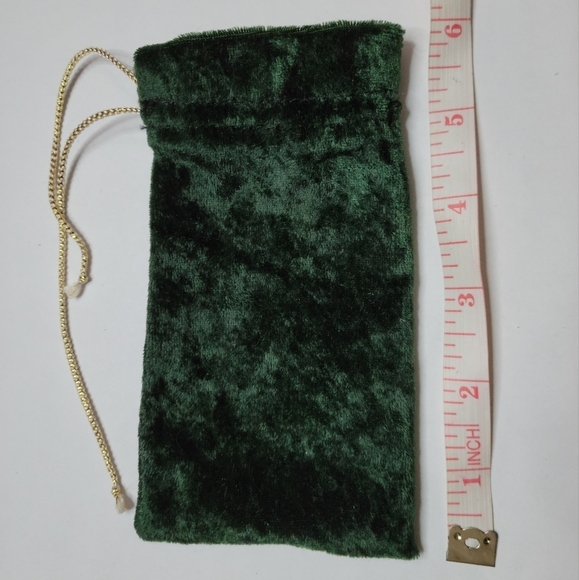 Green velour pouch for  small items - Picture 1 of 3